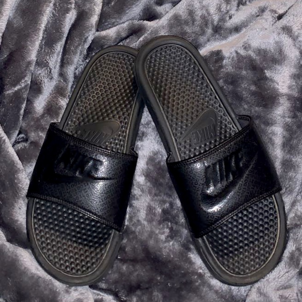 NIKE SLIDES!